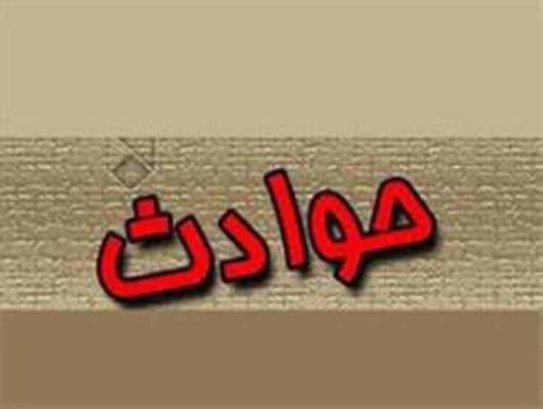۶ زخمی در برخورد وانت بار با تیر برق در اتوبان پاسداران+عکس