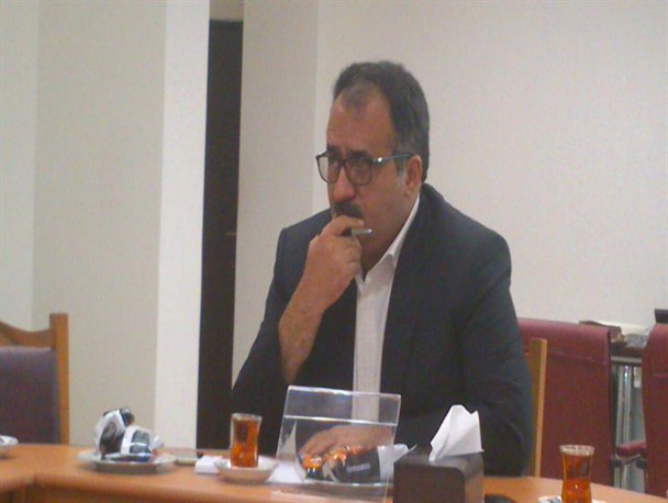 آموزش " آئین نگارش" و برگزاری امتحان "وصیت نامه امام(ره)" برای مسئولین شهرستان