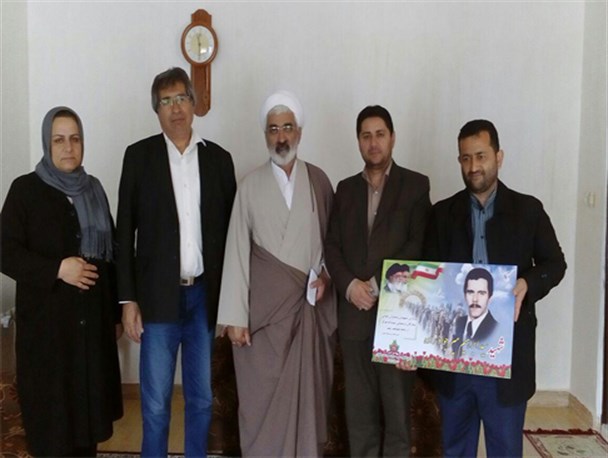 مسئولان رضوانشهر با خانواده شهید ابراهیم جواد زاده دیدار نمودند