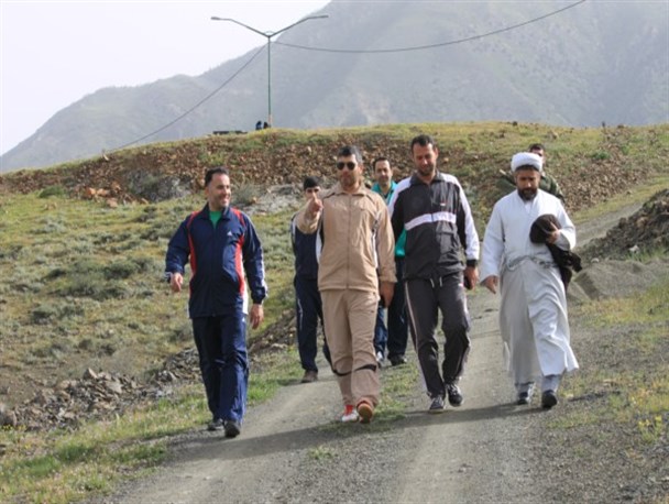 برگزاری مراسم پیاده روی و کوهنوردی خانوادگی و پاکسازی طبیعت در کوهستان الوند