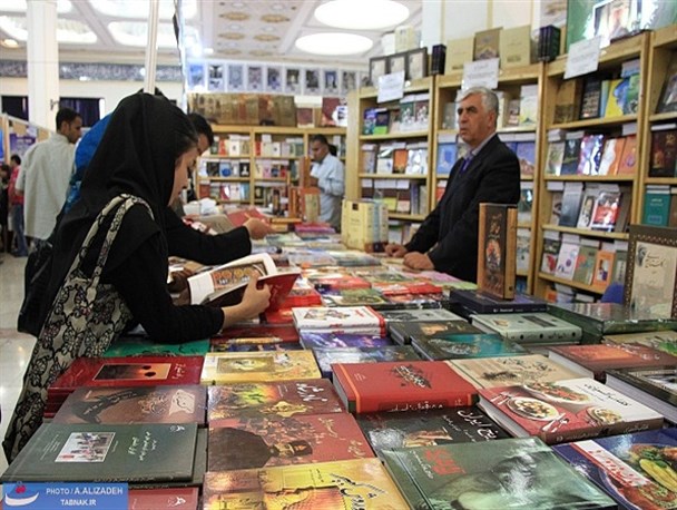 تضییع حقوق کتابفروشان توسط معلمان منفعت طلب/ اخذ مجوز لازم برای معافیت مالیاتی ۵۴ کتابفروش