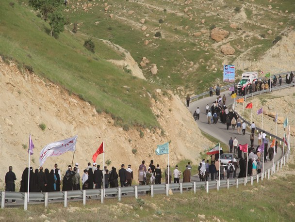بازی‌دراز از حضور چشمگیر زائرین شهدا به خود می‌بالد
