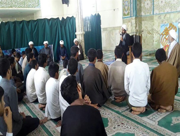 طلاب با حضور پر رنگشان در مناسبت ها سکان دار امور فرهنگی بشاگرد شوند + تصاویر