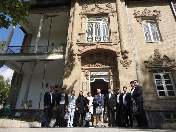 بازدید گردشگران هلندی از آثار تاریخی اراک+تصاویر