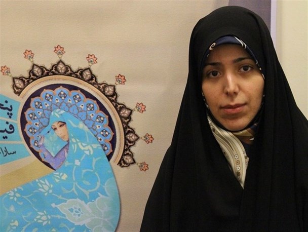 سارا عرفانی: برخی منتقدان علاقه دارند با زبان تند و تیز زحمات نویسنده را بر باد دهند