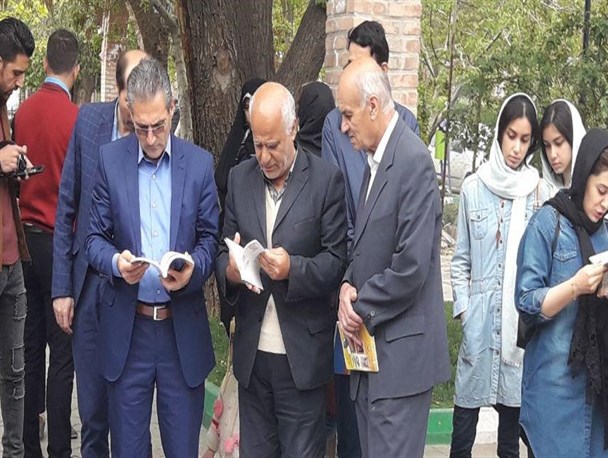 راه‌اندازی گروه تبادل یک هزار و ششصد نفری کتاب/ بوستان‌های شهر را به محفل کتابخوانی مبدل می‌کنیم