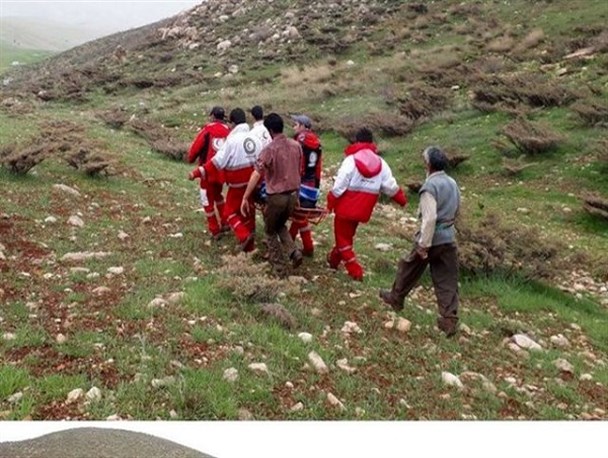 نجات سه کوهنورد از مرگ حتمی در کوه های شهرستان شازند