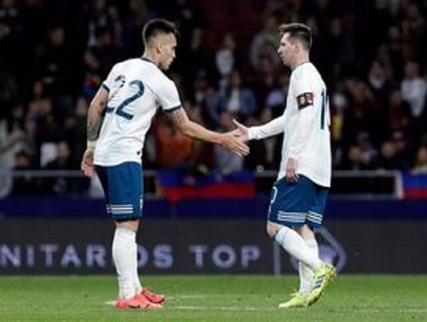 تماس مسی با بازیکن آرژانتینی اینترمیلان