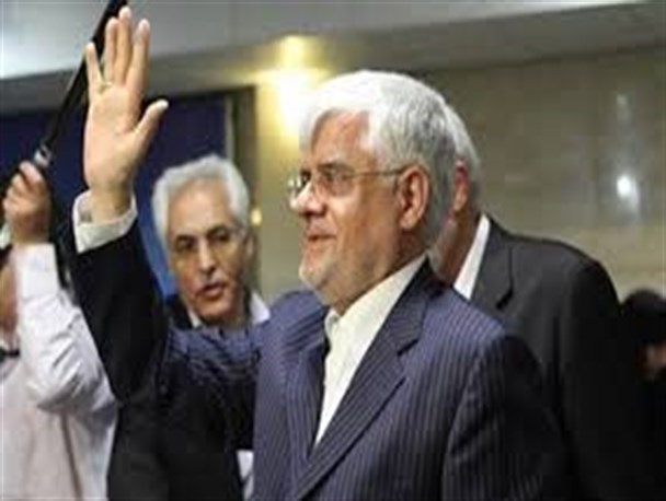 عارف برای افتتاح بنیاد "امید ایرانیان" استان وارد زاهدان شد