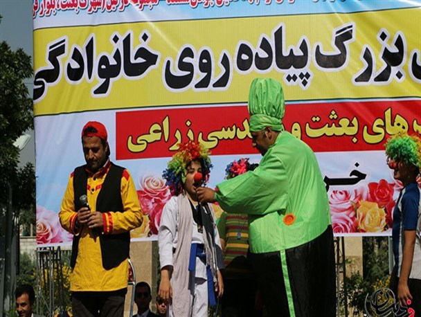 برگزاری همایش پیاده روی خانوادگی در شهرک های بعثت و مهندسی زراعی+ عکس