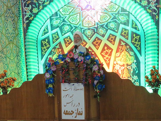 ما مدیون امام(ره) هستیم و نه تنها در این ایام بلکه در تمام طول سال باید به یاد امام باشیم