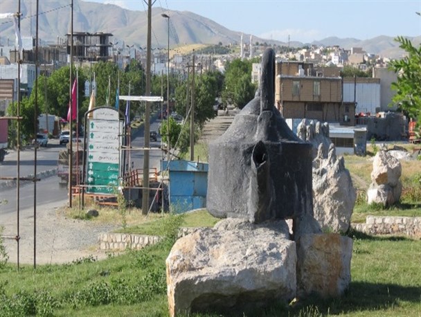 هیکل «قوری قیرگون» توهین به شعور بصری شهروندان است+تصویر