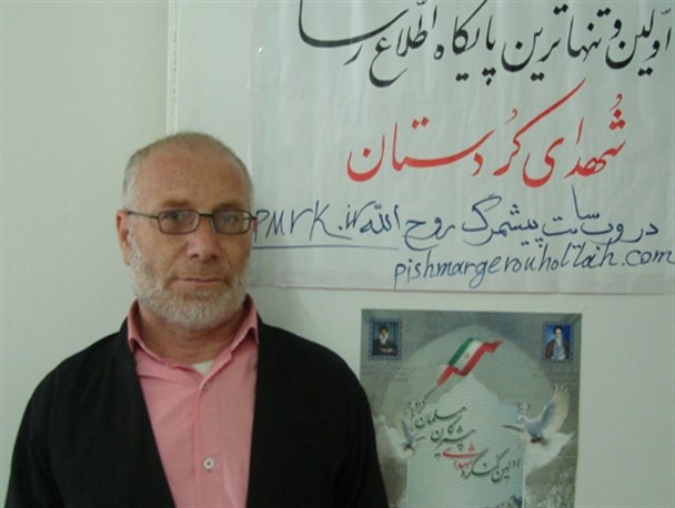 گروهک های ضد انقلاب با استفاده از ناآگاهی و انقلاب اسلامی با آگاهی دادن به مردم، نیرو جذب می کردند