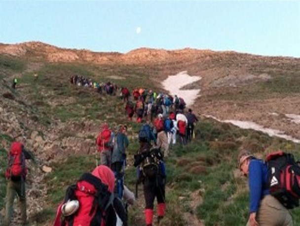 کوهنوردان محمودآبادی، قله ۴ هزار و ۱۰۰ متری انگمار را فتح کردند