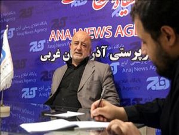 مدیرکل میراث فرهنگی به برخی مدیران استان تخته نرد اهدا کرده است