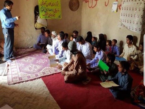 توزیع سبد کالا برای مادران باردار در هیرمند