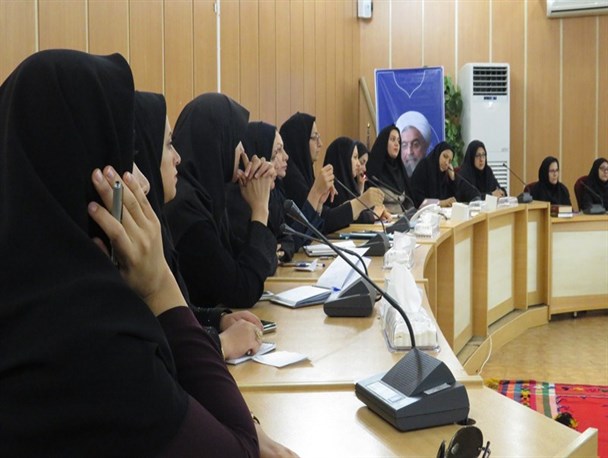 حواشی جالب جلسه کارگروه زنان در یاسوج/ راه ندادن بانوان کارشناس در جلسه به دلیل تاخیر +تصاویر