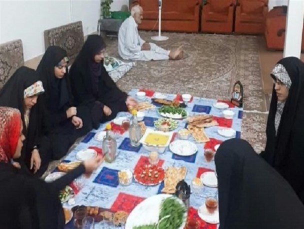 سفره افطار آستان قدس در منزل 100 خانواده شهید