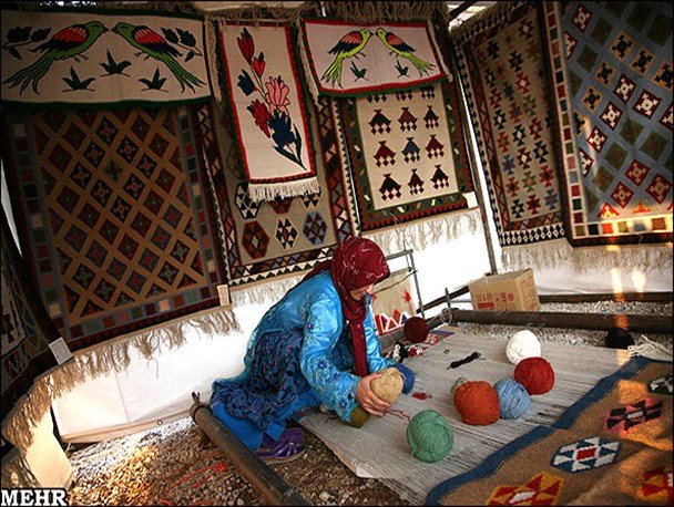 وقتی هنر دست عشایر در سایه لوکس‌پسندی رنگ می‌بازد/ صنایع دستی را با حفظ اصالت برندسازی کنیم