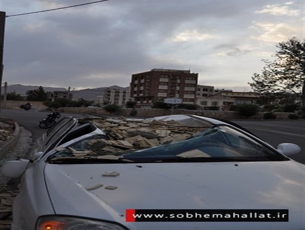 سقوط دیوار در محلات حادثه آفرید