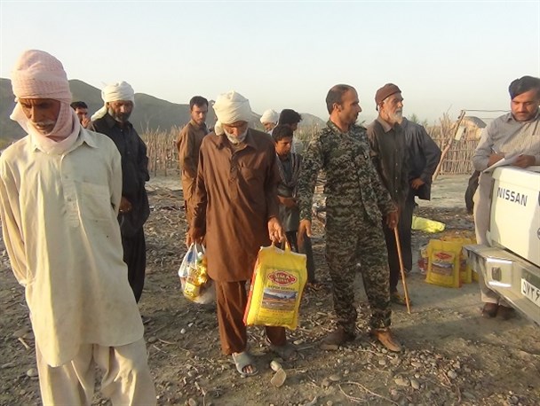توزیع سبد غذایی بین ۴۵۰ خانوار در بشاگرد