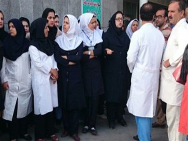 تجمع اعتراض‌آمیز پرستاران در چالوس/توزیع عادلانه کارانه؛ مهم‌ترین خواسته پرستاران+تصاویر