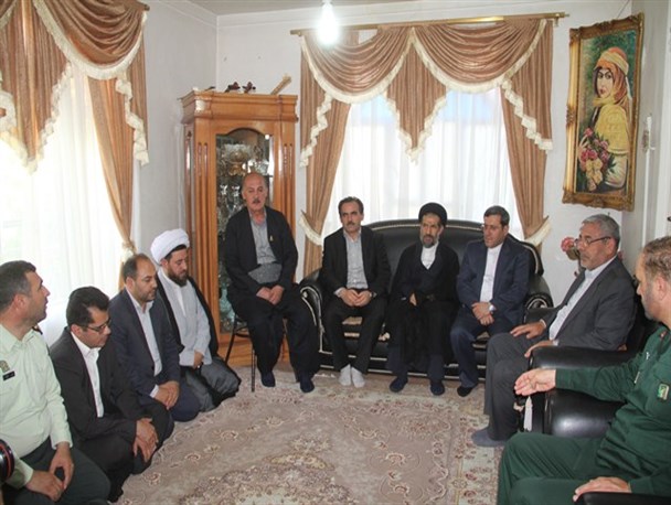 نائب ریس مجلس با خانواده های معظم شهداء بمباران شیمیایی سردشت دیدار کرد+تصاویر
