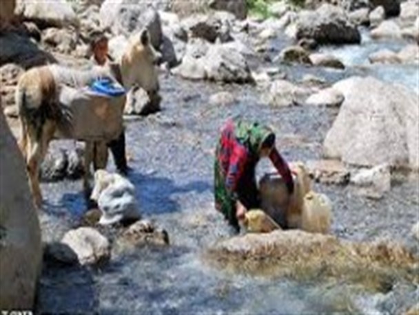 رفع مشکل آب شرب و برق عشایر در دستور کار مسئولان دهاقان قرار گیرد