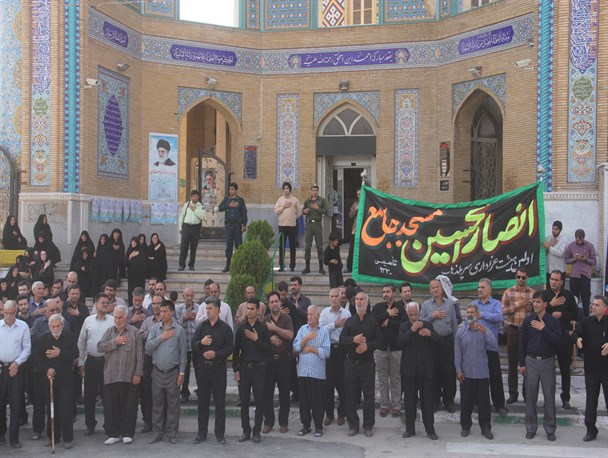 سینه زنی روزه داران در سوگ مولای متقیان / وقتی نوای یاامیرالمومنین(ع) در صحن حرم مطهر طنین انداز می شود