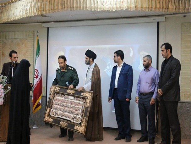 تقدیر از خانواده شهید مدافع حرم در قم+تصاویر