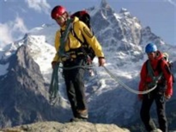 اعزام ۴ کوهنورد تربت جامی به قله آراگانس ارمنستان