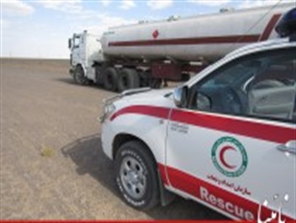 نجات جان دو نفر از مرگ حتمی در جاده اصفهان- نائین