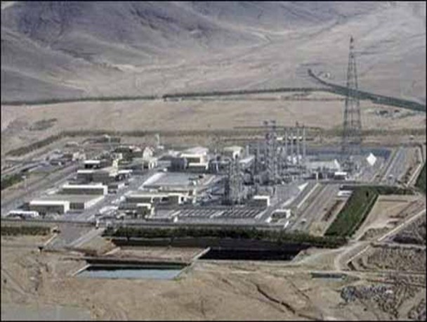 زیر نور شعله های فلر نظاره گر صنعت خودکفایی هستم