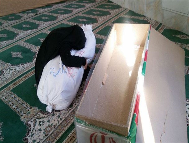 دیدار عشق/ زیارت پیکر مطهر غواص شهید مهدی نیر پناه توسط خانواده اش
