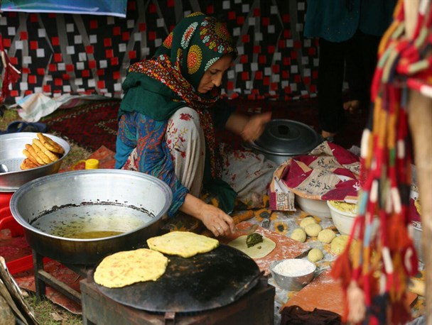راه اندازی غرفه های صنایع دستی جشنواره لاله های تالابی انزلی+ تصاویر