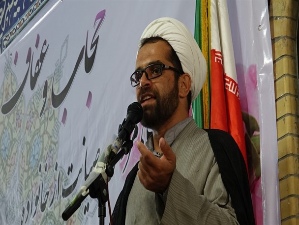 شهدا را سرلوحه زندگی خود قرار دهیم