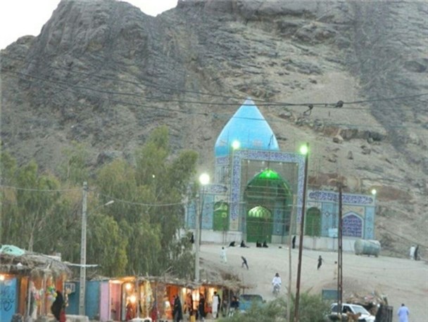 گنبد فیروزه ای امامزاده ابوالقاسم تنها مامن عاشقان اهل بیت در جنوب کرمان