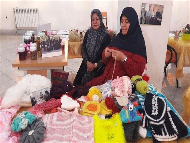 اولین نمایشگاه هنرهای دستی مادربزرگ‌ها برگزار شد+تصاویر