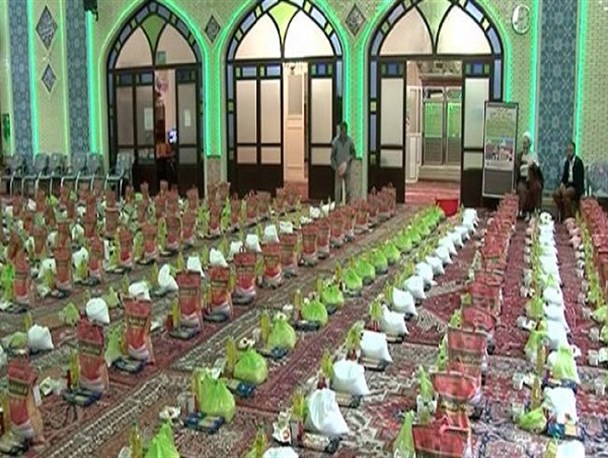حماسه‌ای از جنس همدلی/بسیجیان مسجد امام علی(ع) خرم‌آباد یاریگر نیازمندان شدند