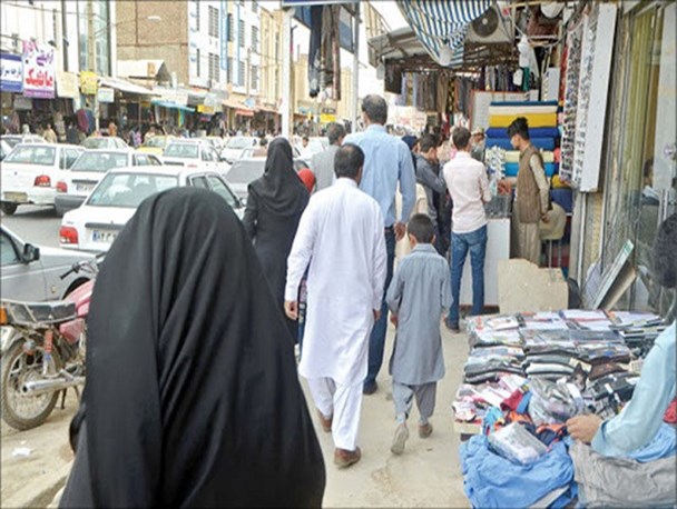 شانه به شانه کووید 19 در بازارهای جنوب شرق کشور/ وقتی سلامتی مغلوب لذت خرید می‌شود