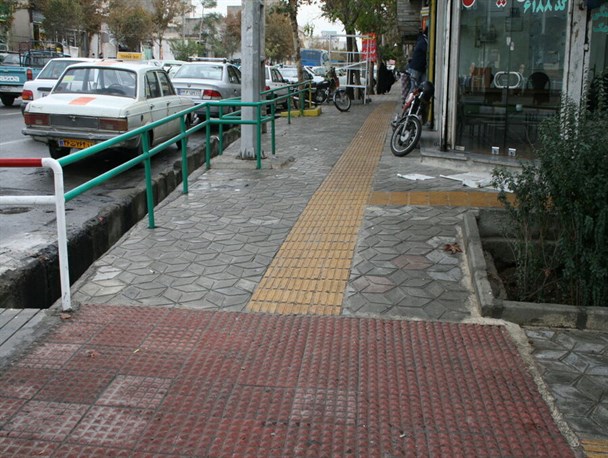 نارضایتی جانبازان و معلولان از عدم اجرای مناسب‌سازی معابر در تربت جام