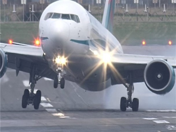 ترکیدگی لاستیک هواپیمای پرواز مشهد - نجف در فرودگاه