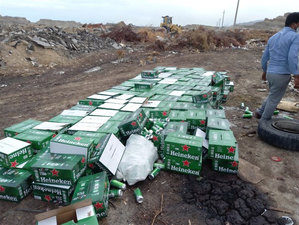 امحاء بیش از ۱۹ هزار قوطی مشروبات الکلی در بندرعباس