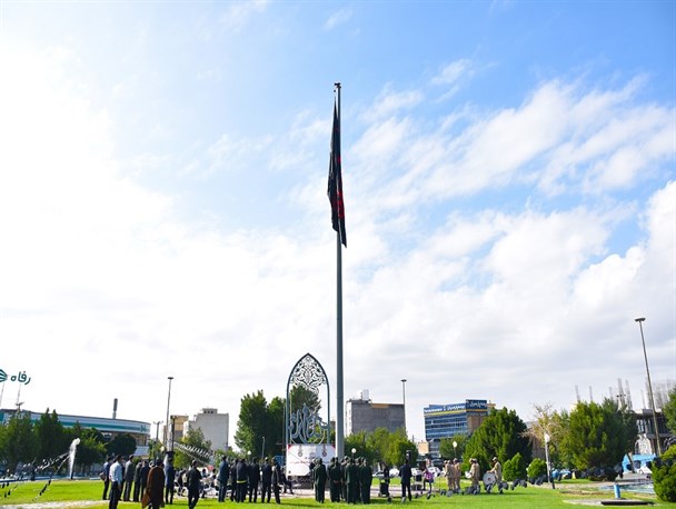 پرچم عزای حسینی با شروع ماه محرم در شهرکرد برافراشته شد