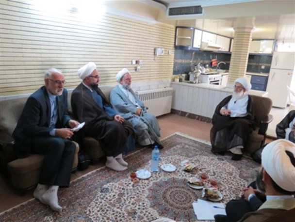 مرحوم آیت الله آقا نجفی قوچانی مردی بزرگ در عرصه علم و دین بود