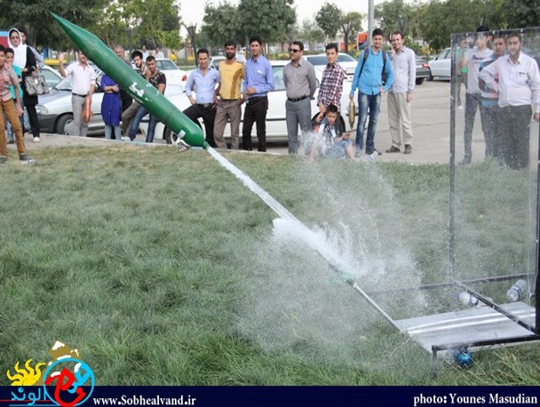 مسابقات پرتاب موشک های آبی در همدان