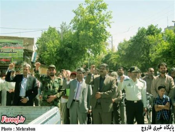 نمازگزان فاروجی با راهپیمایی خوشحالی خود از پیروزی غزه را نشان دادند