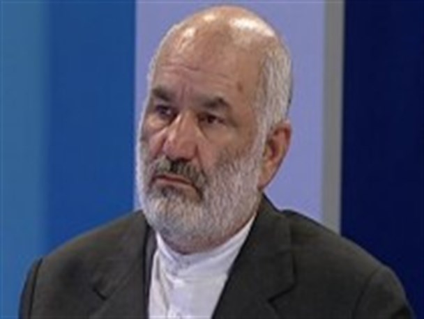 خوی اشرافی گری به جان برخی نمایندگان نیز افتاده/ مفهوم چپ و راست جای خود را به فقیر و غنی داده است