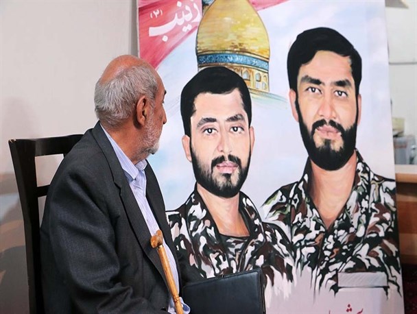 دیدار جمعی از هنرمندان با خانواده شهید بختی