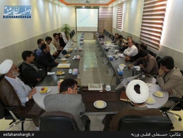 سایه نبود فضای آموزشی بر سر دانش آموزان مسکن مهر ورزنه